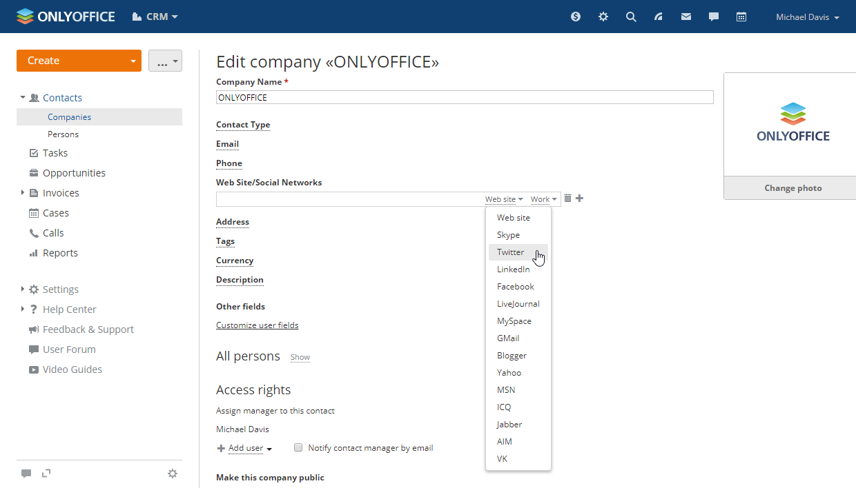 Facilitate the search of information about your CRM contacts with Twitter